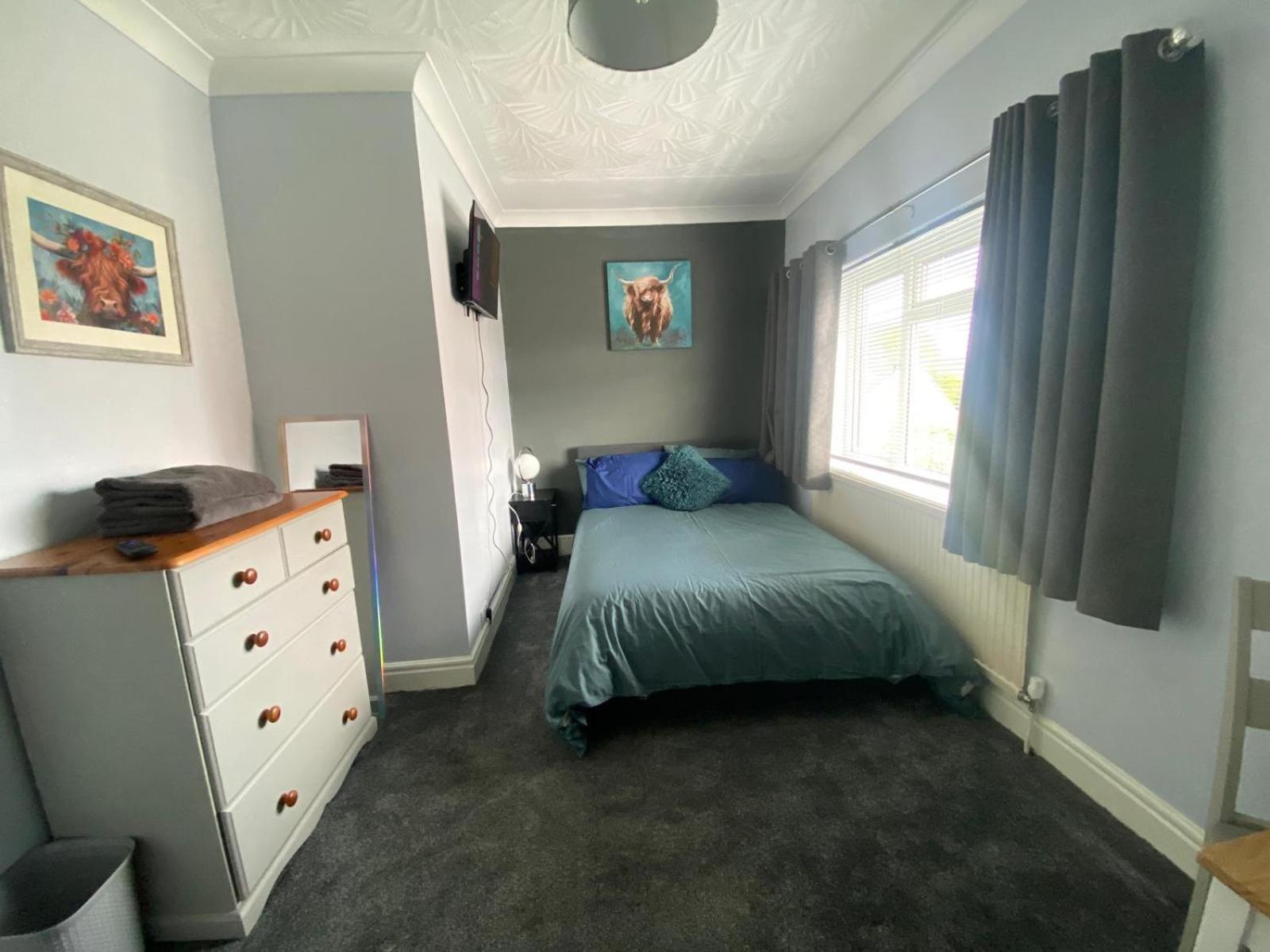 Geneva - Close To Darlington Train Station *